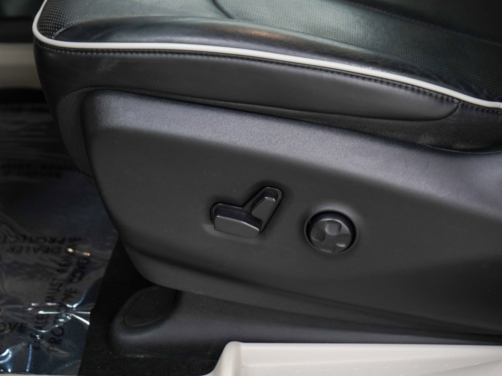 Used 2023 Chrysler Pacifica Limited FWD image 25