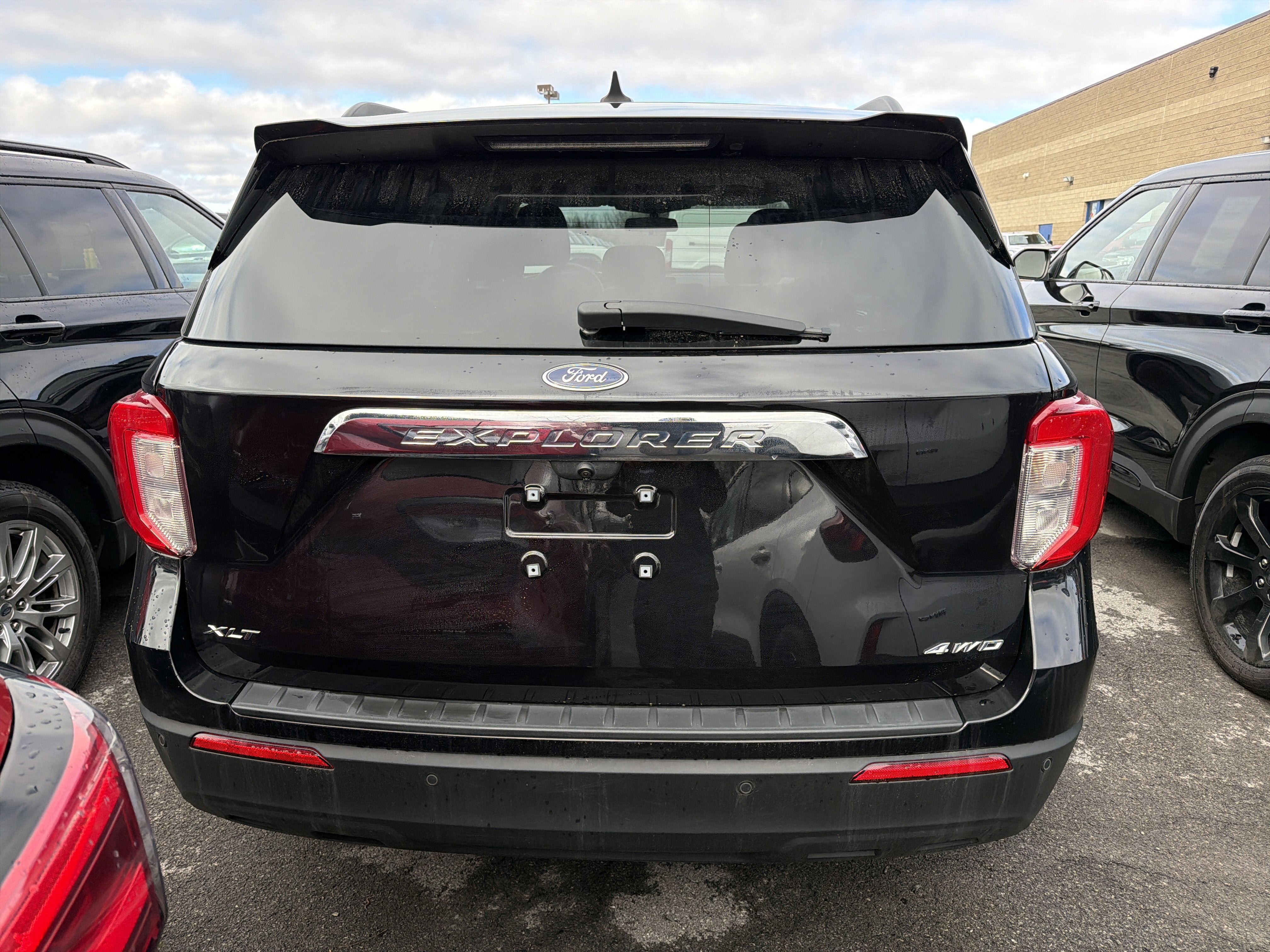 Used 2022 Ford Explorer XLT image 7