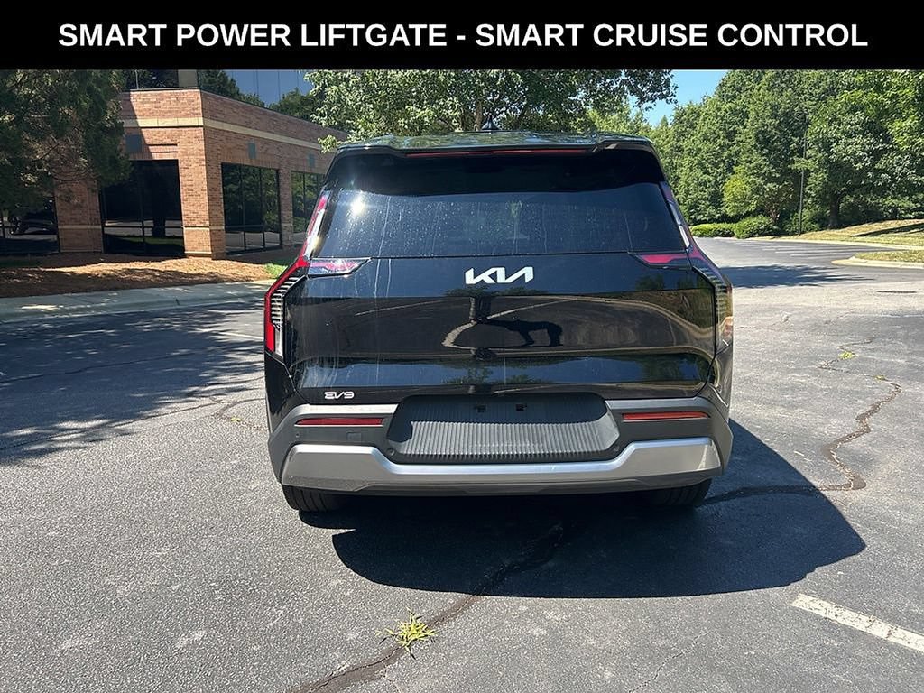 Used 2024 Kia EV9 Light Long Range RWD image 3