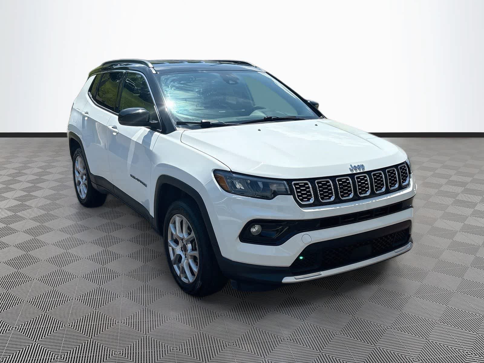 Used 2025 Jeep Compass Limited AWD/4WD image 3