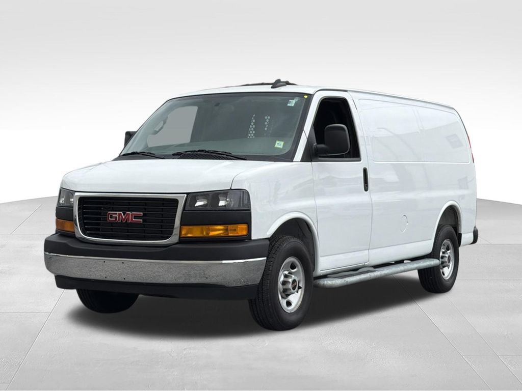 Used 2025 GMC Savana 2500 w/ Driver Convenience Package RWD image 3