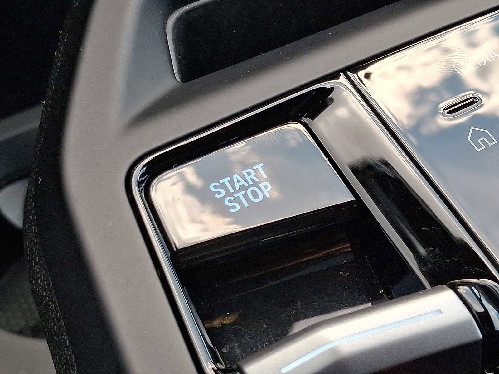 Used 2025 BMW iX xDrive50 w/ Premium Package image 24