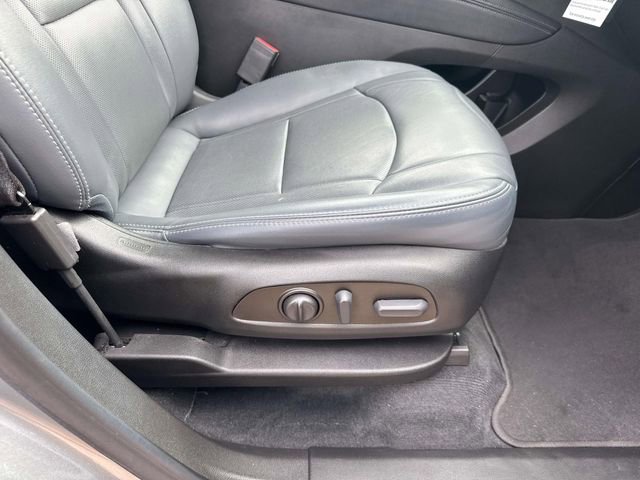 Used 2023 Buick Enclave Essence image 16