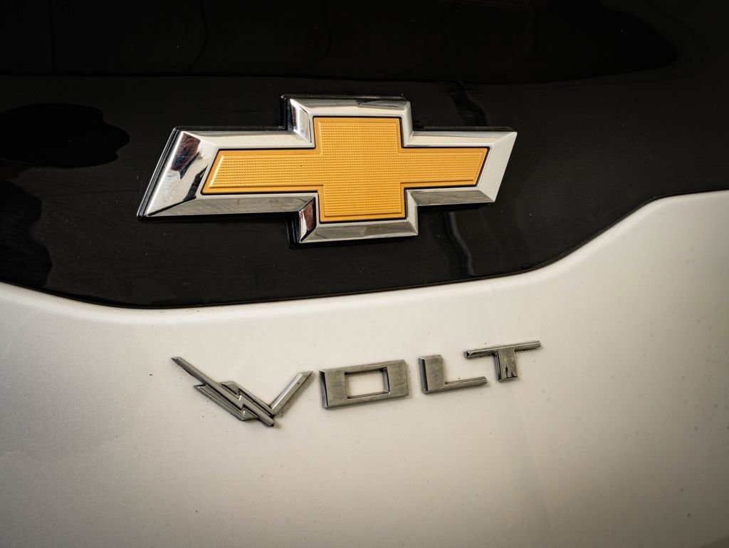 Used 2017 Chevrolet Volt Premier w/ Driver Confidence II Package FWD image 17