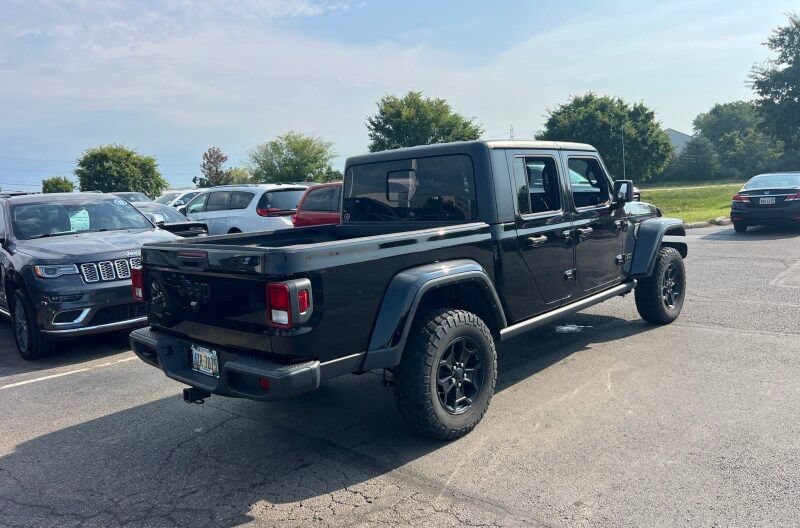Certified 2023 Jeep Gladiator Sport AWD/4WD image 3