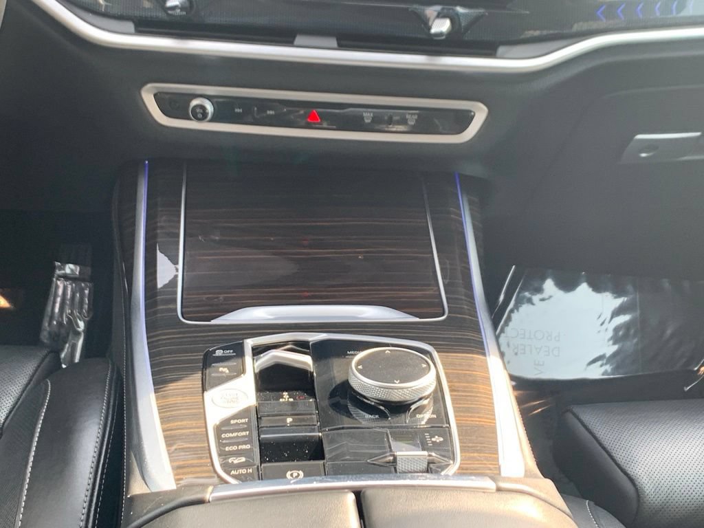Used 2025 BMW X7 xDrive40i AWD/4WD image 14