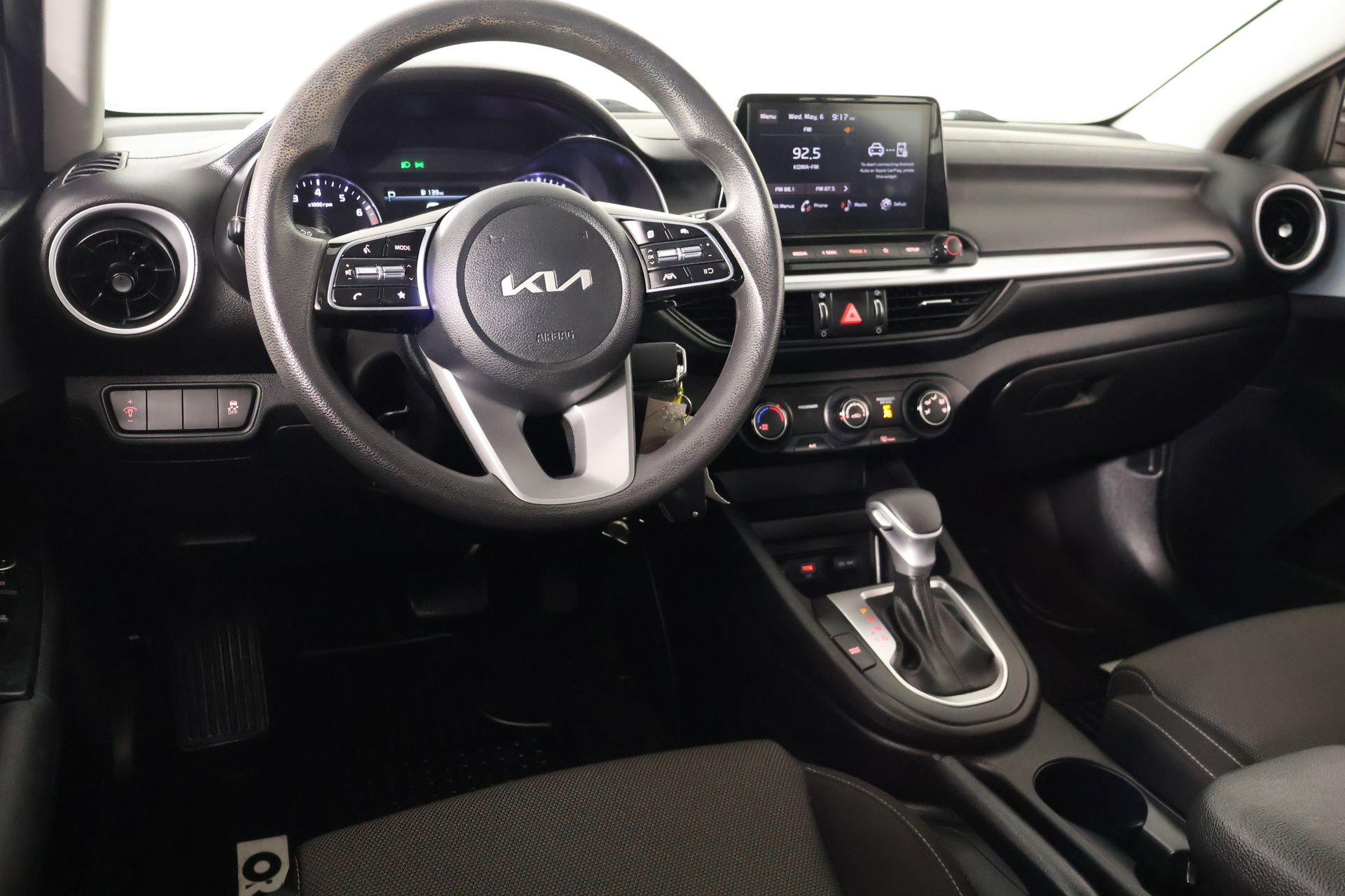Used 2023 Kia Forte LX FWD image 2
