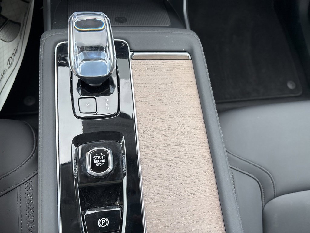Certified 2025 Volvo XC90 B5 Plus image 29