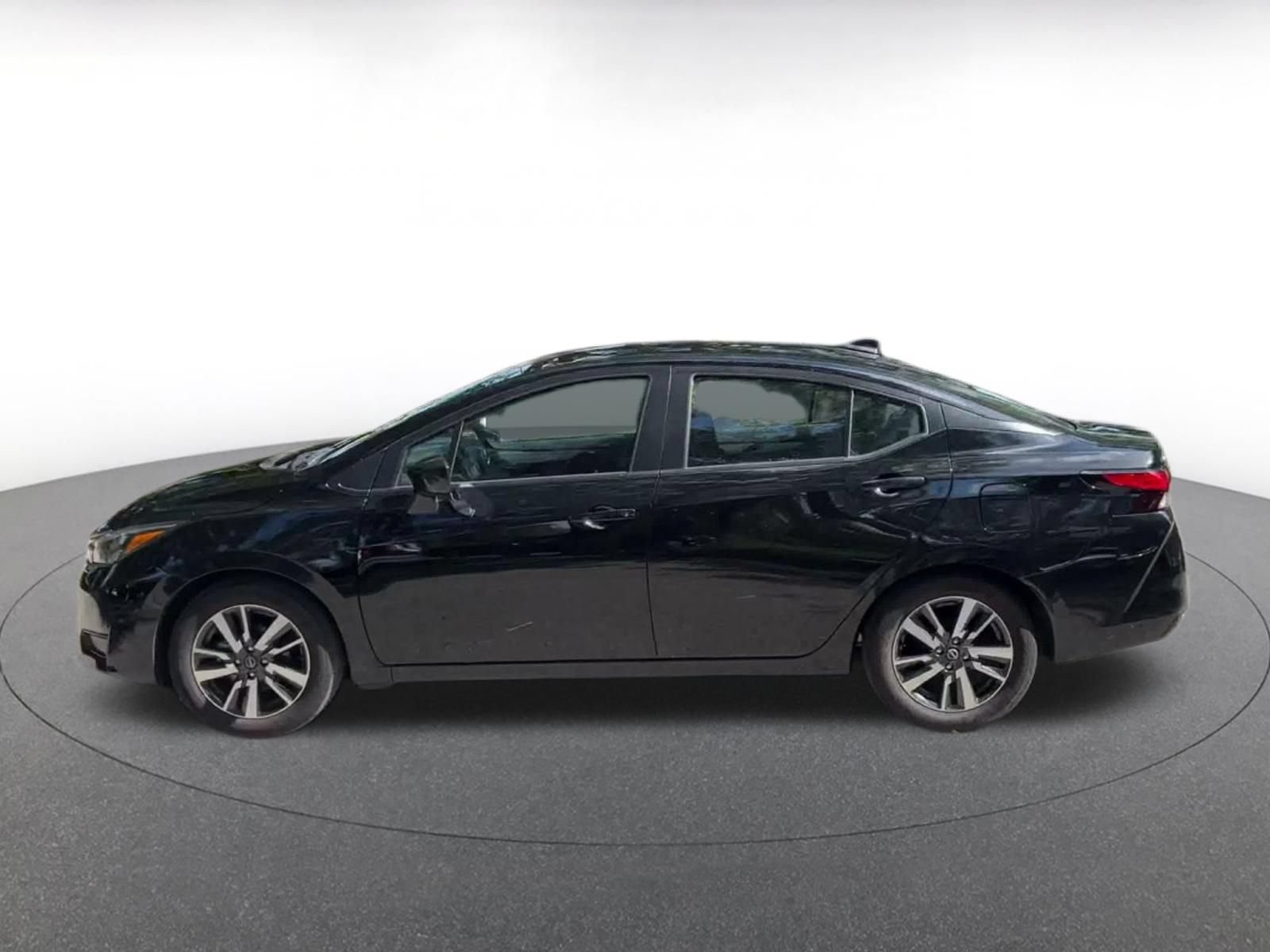 Used 2025 Nissan Versa SV FWD image 9