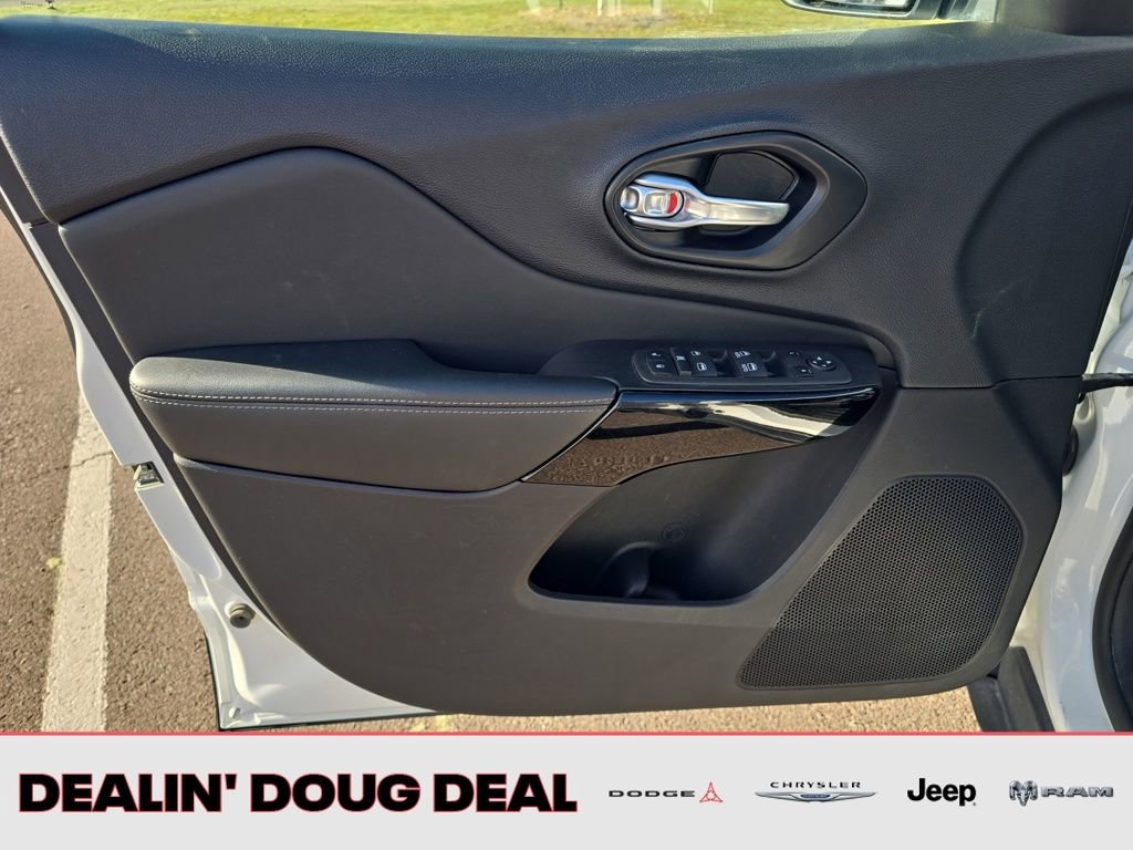 Used 2023 Jeep Cherokee Altitude Lux AWD/4WD image 11