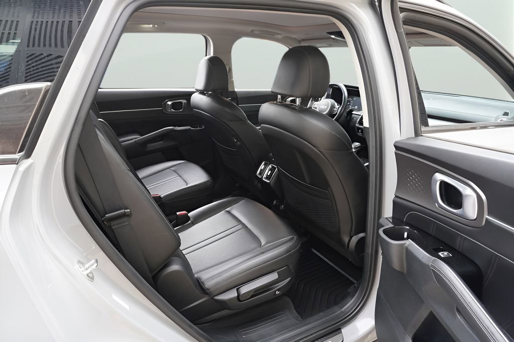 Used 2023 Kia Sorento SX FWD image 30