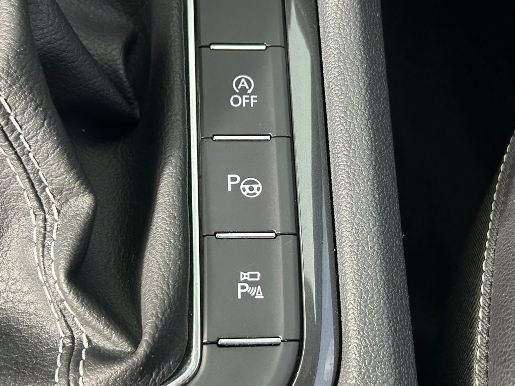 Used 2022 Volkswagen Tiguan SEL R-Line image 23