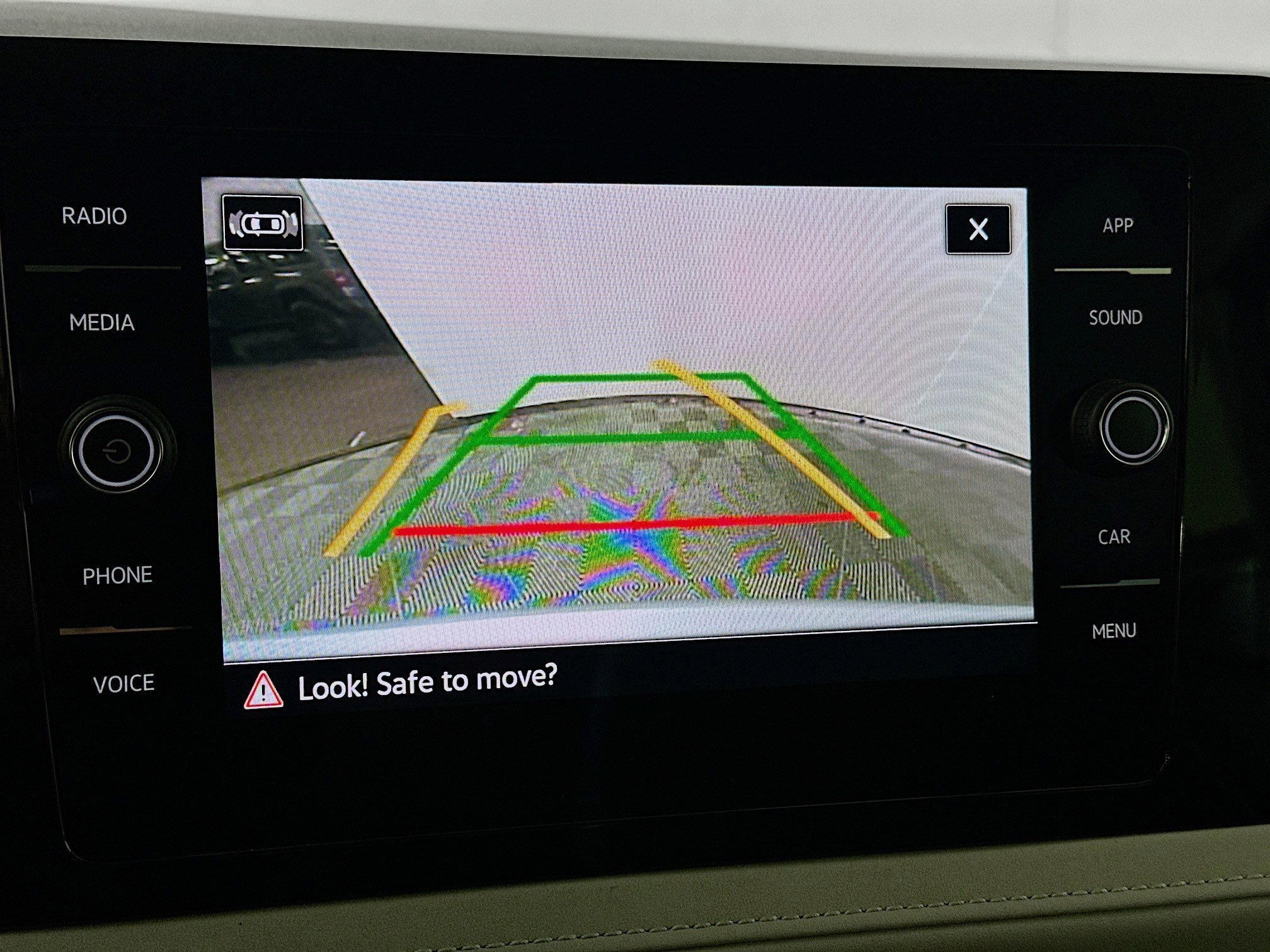 Used 2025 Volkswagen Taos SE w/ Panoramic Sunroof Package image 13