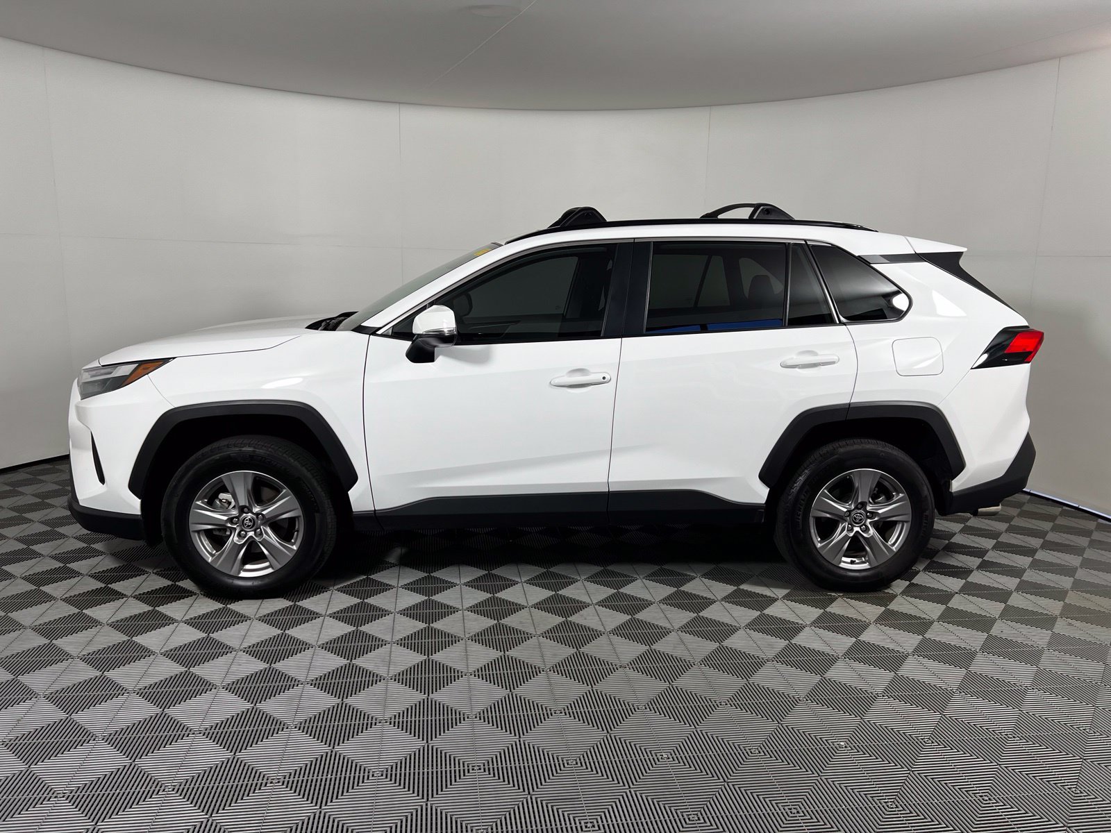 Used 2025 Toyota RAV4 XLE w/ Convenience Package AWD/4WD image 8