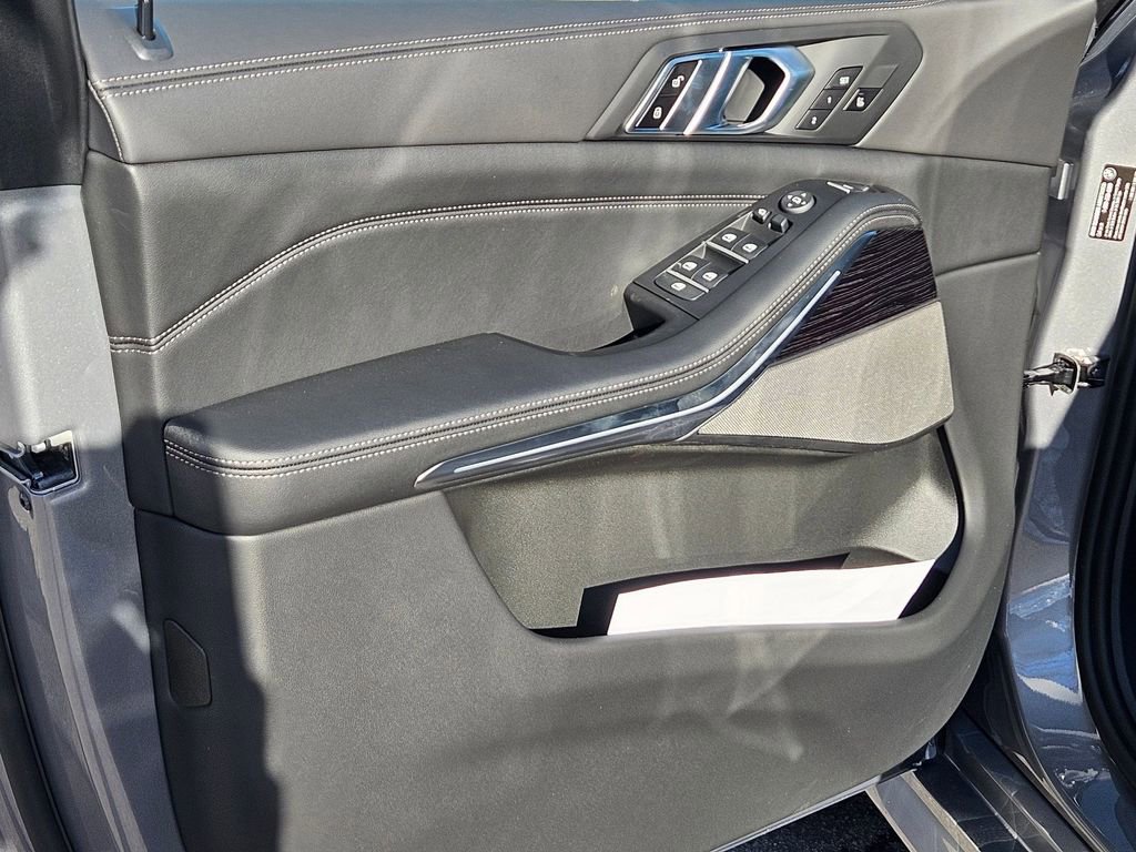 New 2026 BMW X5 xDrive40i w/ M Sport Package image 10
