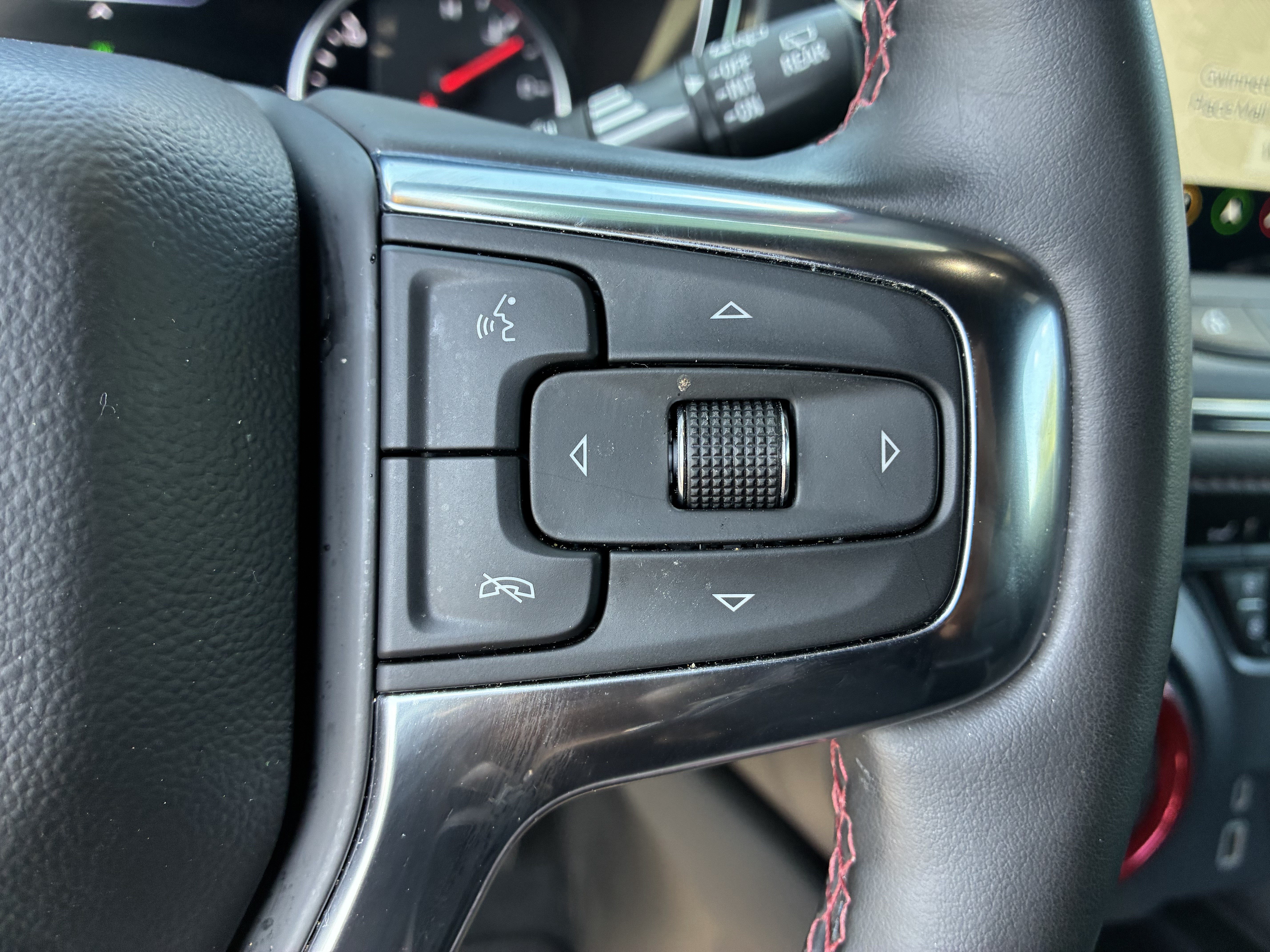 Used 2025 Chevrolet Blazer RS FWD image 29