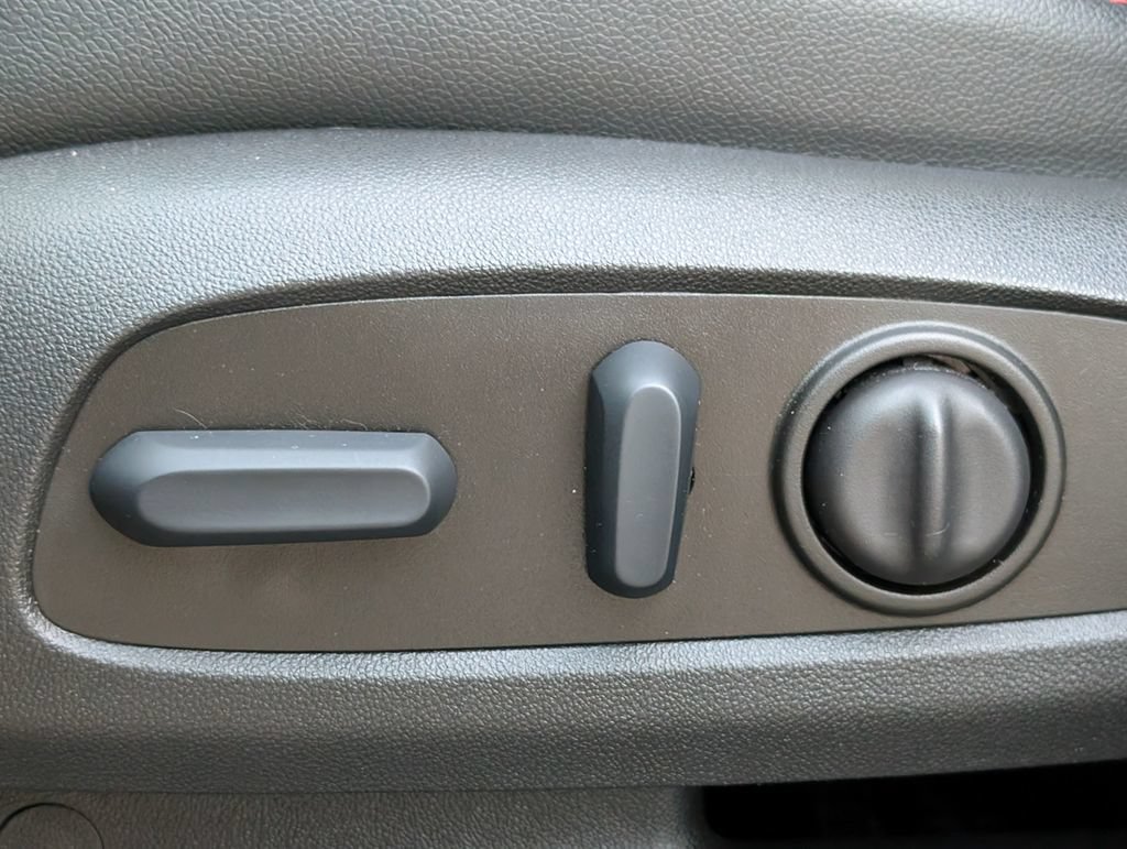 Used 2023 Chevrolet Equinox RS w/ RS Leather Package FWD image 36