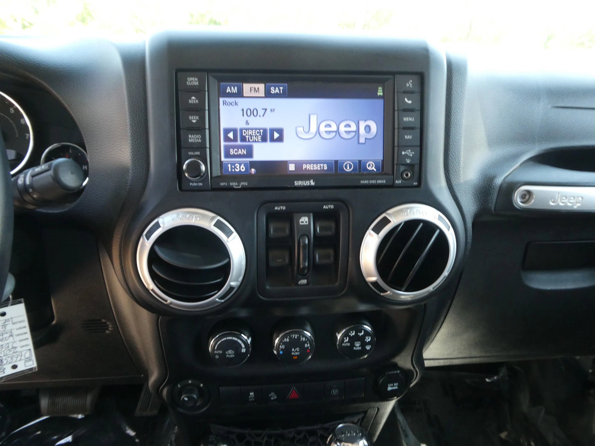 Used 2013 Jeep Wrangler Unlimited Rubicon w/ Connectivity Group AWD/4WD image 19