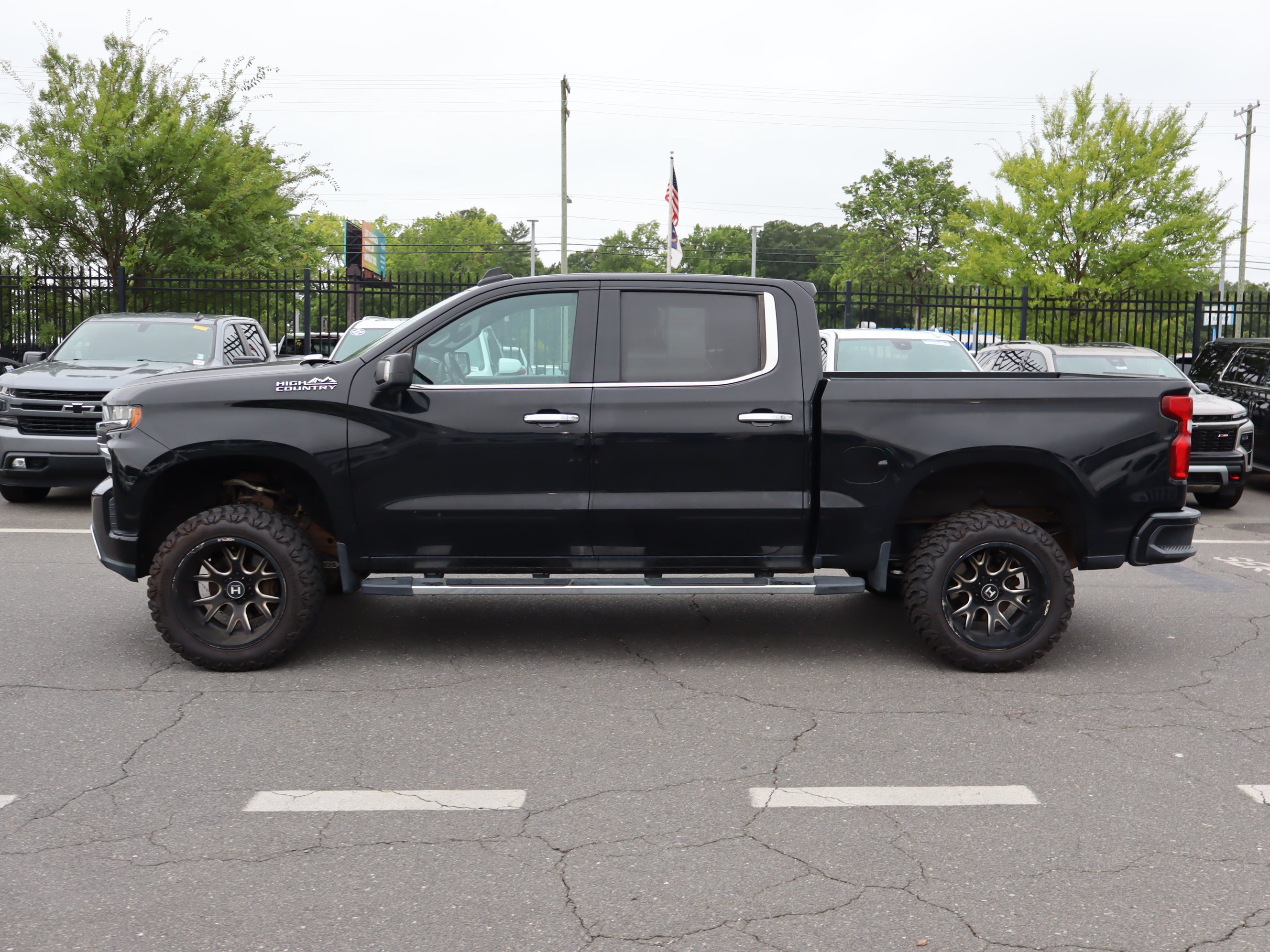 Used 2019 Chevrolet Silverado 1500 High Country w/ Technology Package AWD/4WD image 18