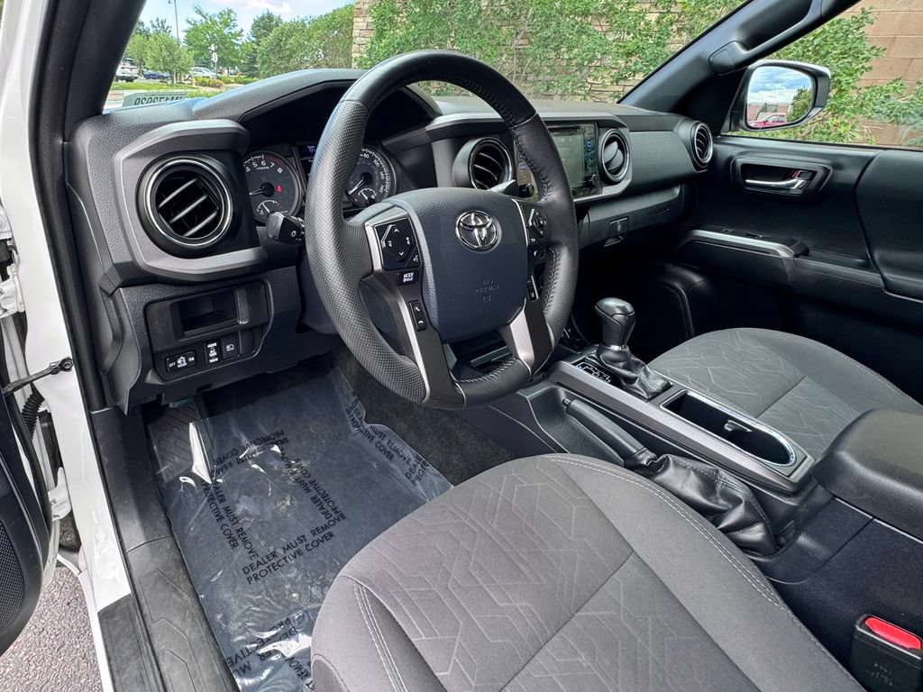 Used 2018 Toyota Tacoma TRD Off-Road w/ Technology Package AWD/4WD image 23