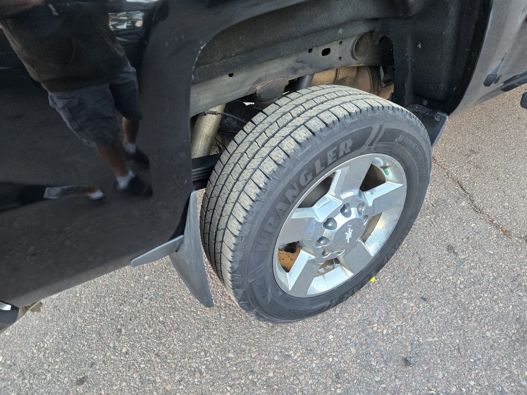 Used 2015 Chevrolet Silverado 2500 LTZ w/ LTZ Plus Package image 10