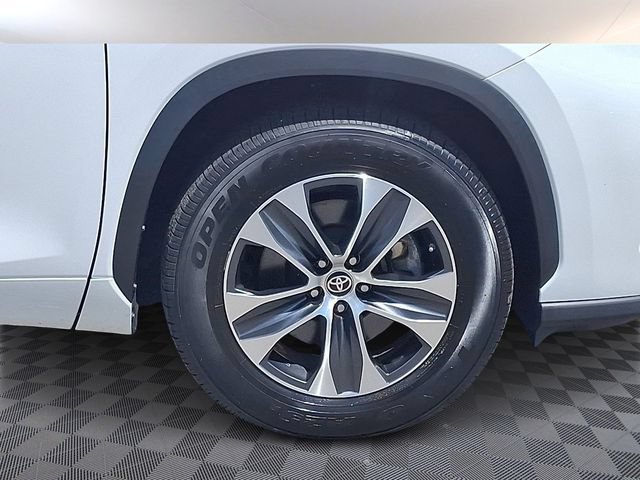 Used 2023 Toyota Highlander XLE FWD image 8
