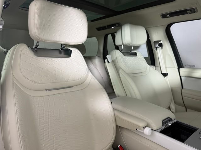 New 2026 Land Rover Range Rover SV AWD/4WD image 34