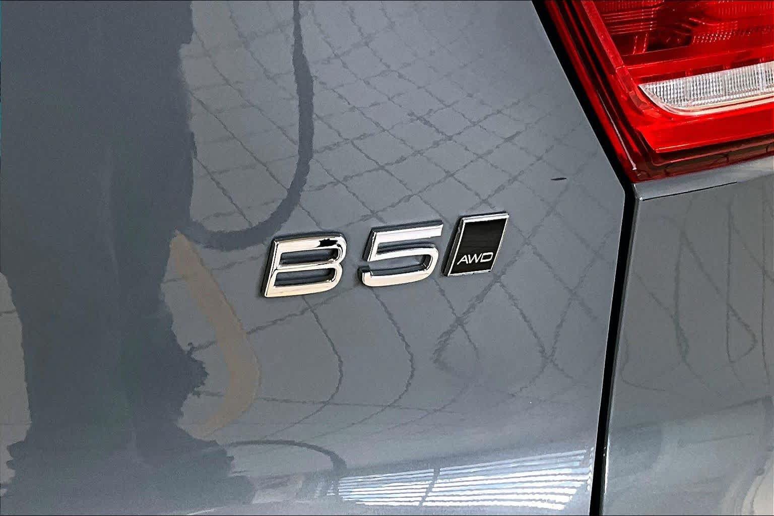 Certified 2023 Volvo XC40 B5 Ultimate w/ Climate Package AWD/4WD image 10
