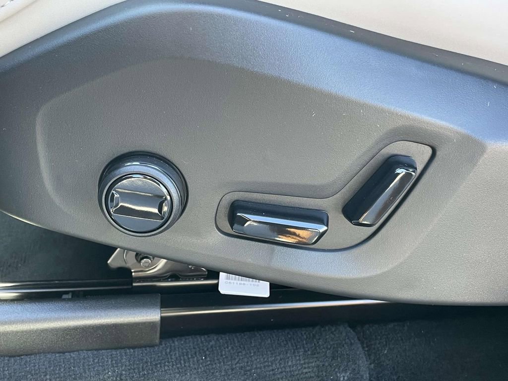 New 2026 Volvo XC90 B6 Core image 8