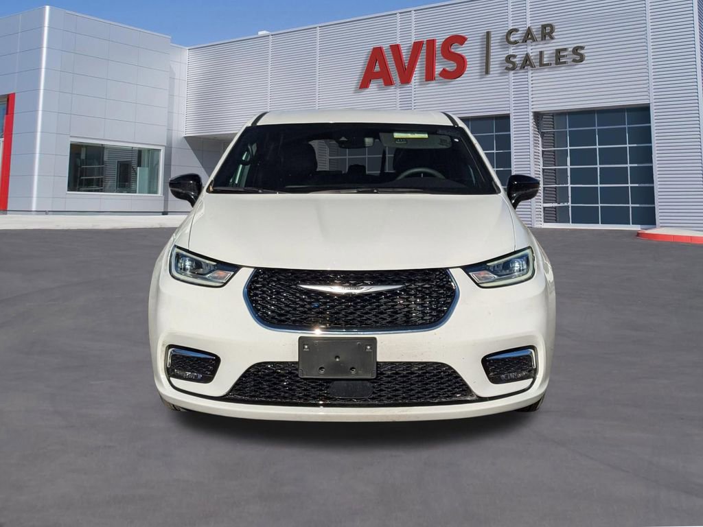 Used 2025 Chrysler Pacifica Select image 10
