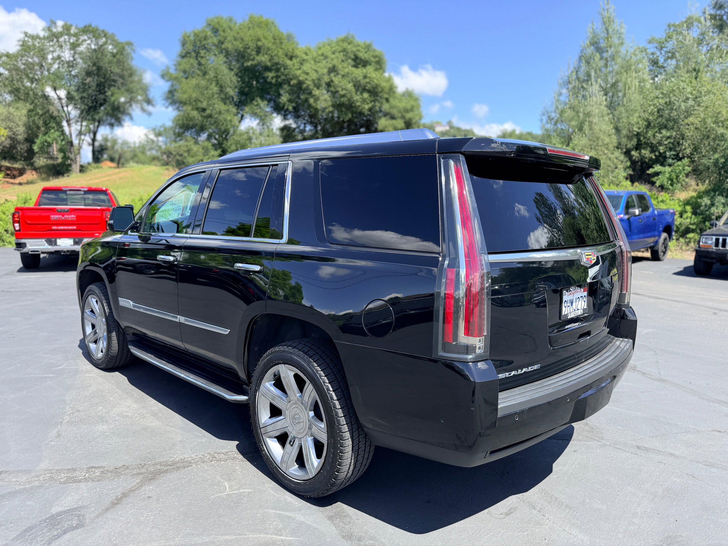 Used 2019 Cadillac Escalade Luxury AWD/4WD image 9