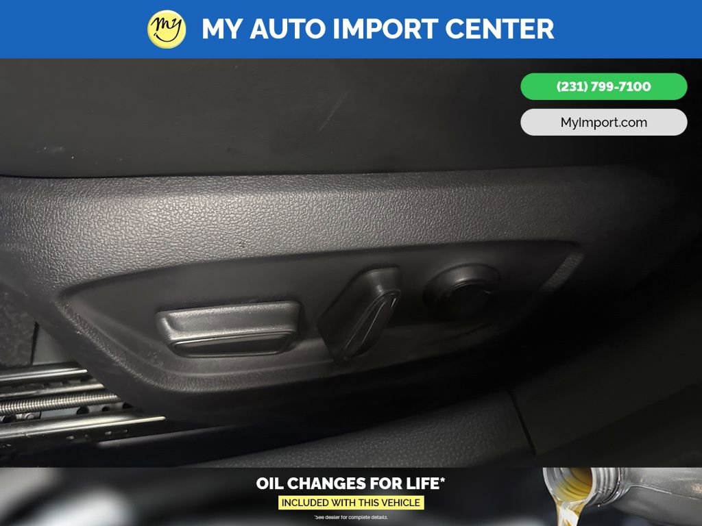 Used 2025 Toyota Prius XSE Premium w/ Limited Premium Package image 12