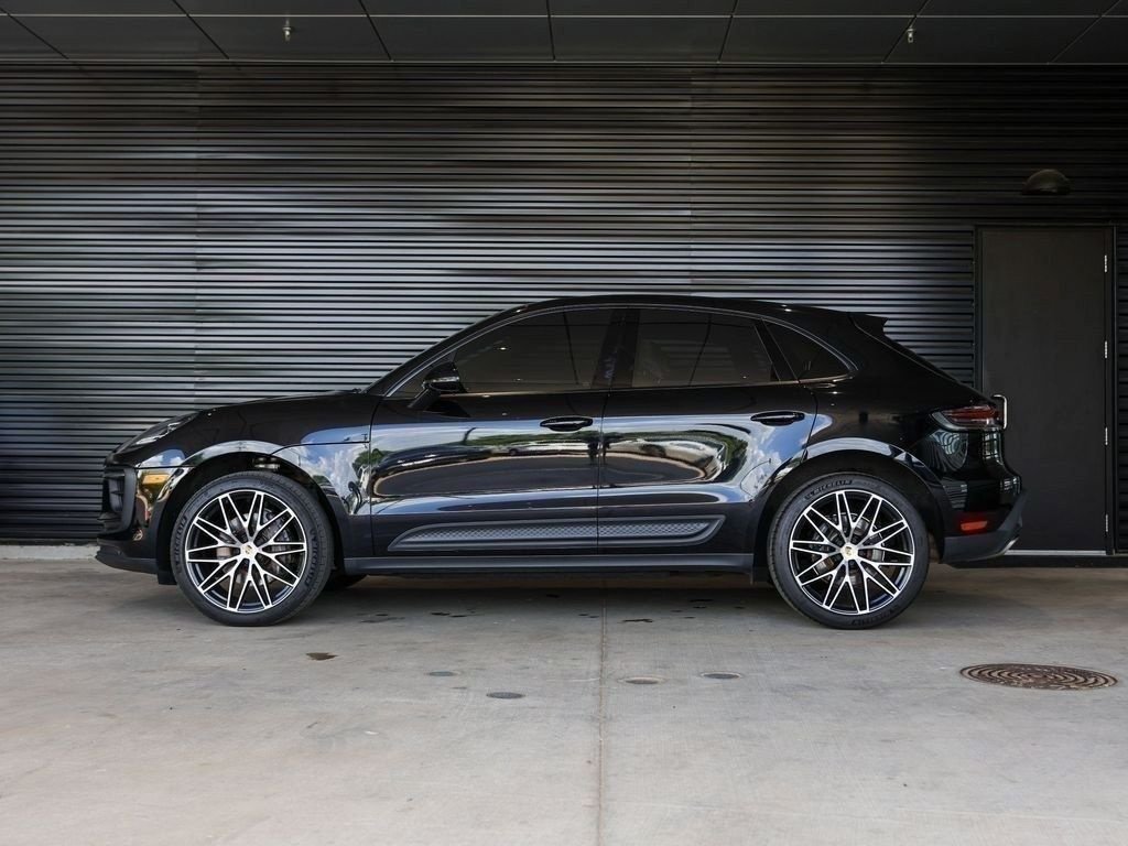 Certified 2023 Porsche Macan AWD/4WD image 2