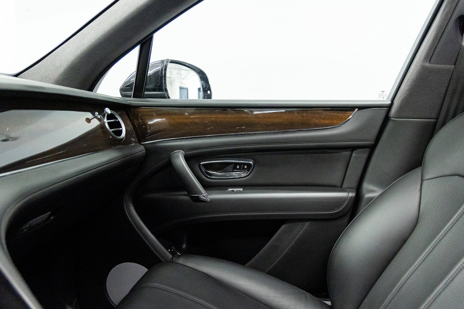 Used 2020 Bentley Bentayga image 35