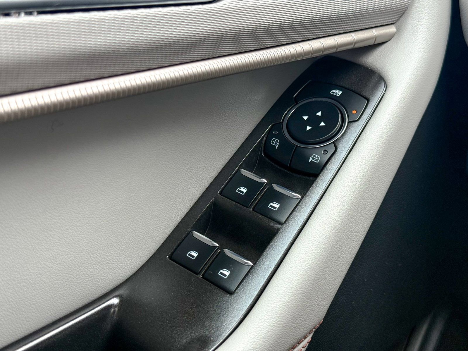 Certified 2025 Ford Explorer Active w/ Active Comfort Package image 34