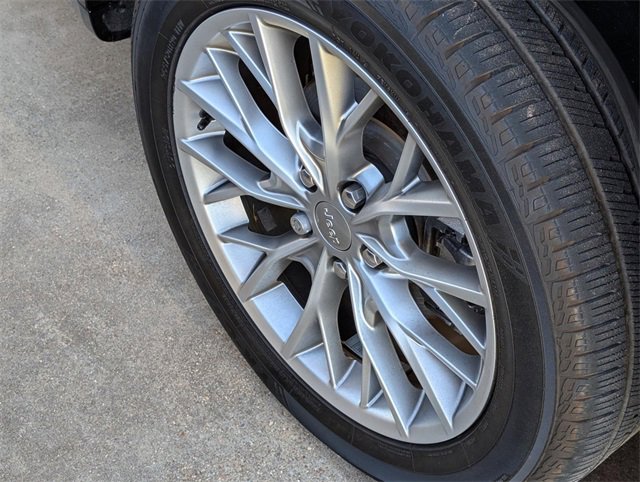 Used 2023 Jeep Grand Cherokee Summit w/ Luxury Tech Group V image 4