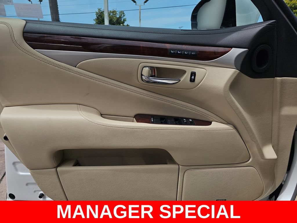 Used 2016 Lexus LS 460 w/ Comfort Package RWD image 27