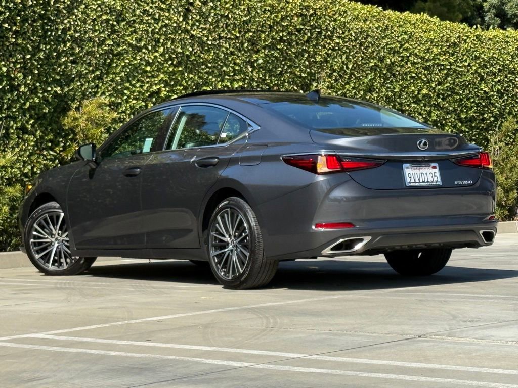 Used 2025 Lexus ES 350 w/ Premium Package FWD image 2
