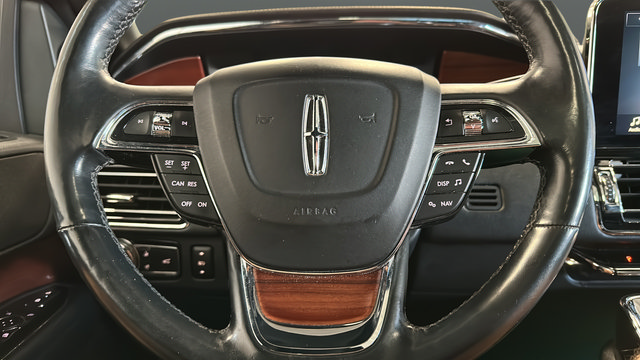 Used 2018 Lincoln Navigator Select AWD/4WD image 16