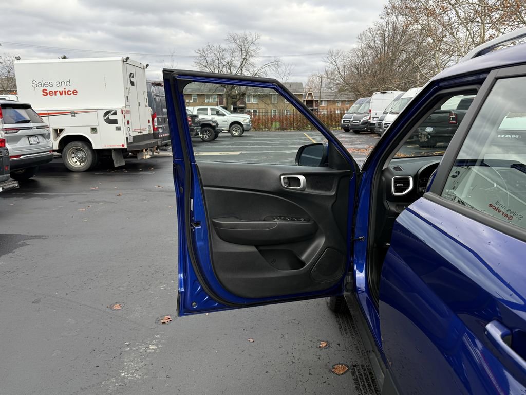 Used 2022 Hyundai Venue SEL image 10