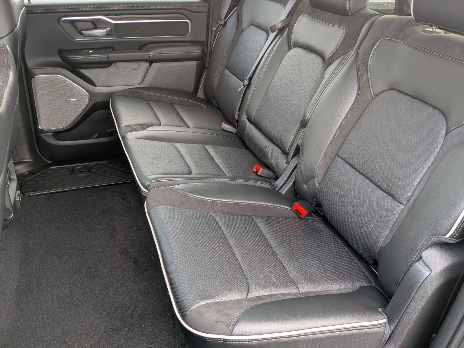 New 2026 RAM 1500 Laramie AWD/4WD image 31