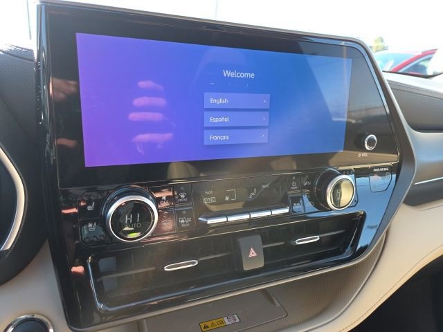 Used 2023 Toyota Highlander Limited image 14