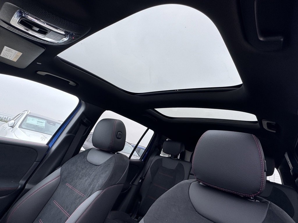 Used 2024 Mercedes-Benz GLB 250 image 22