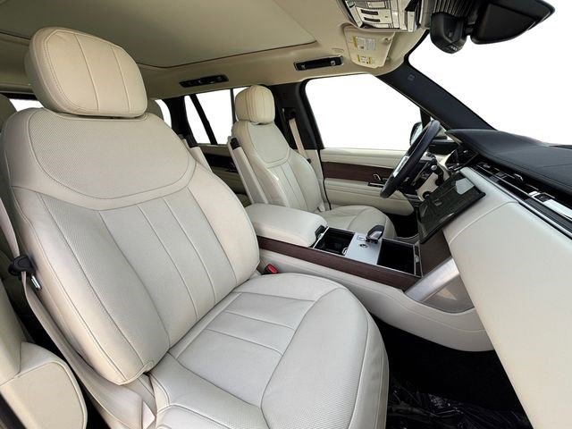 Used 2024 Land Rover Range Rover Long Wheelbase SE image 19