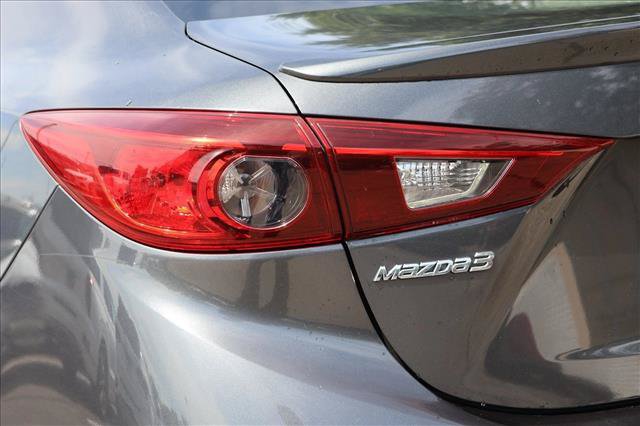 Used 2016 MAZDA MAZDA3 i Touring FWD image 11