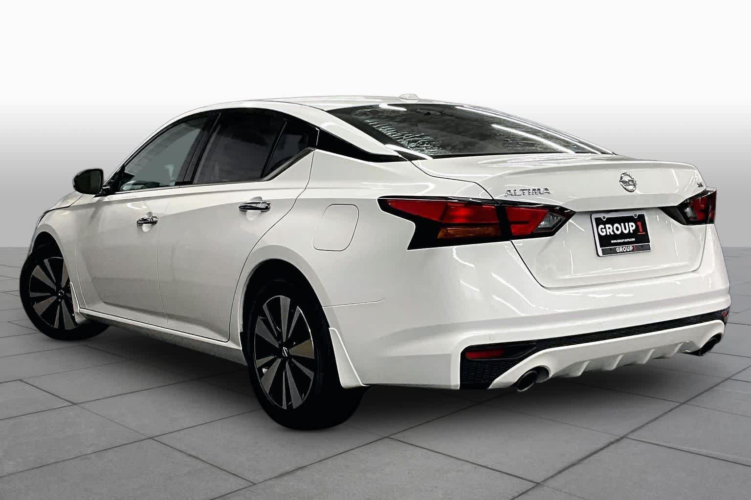 Used 2019 Nissan Altima 2.5 SV FWD image 11