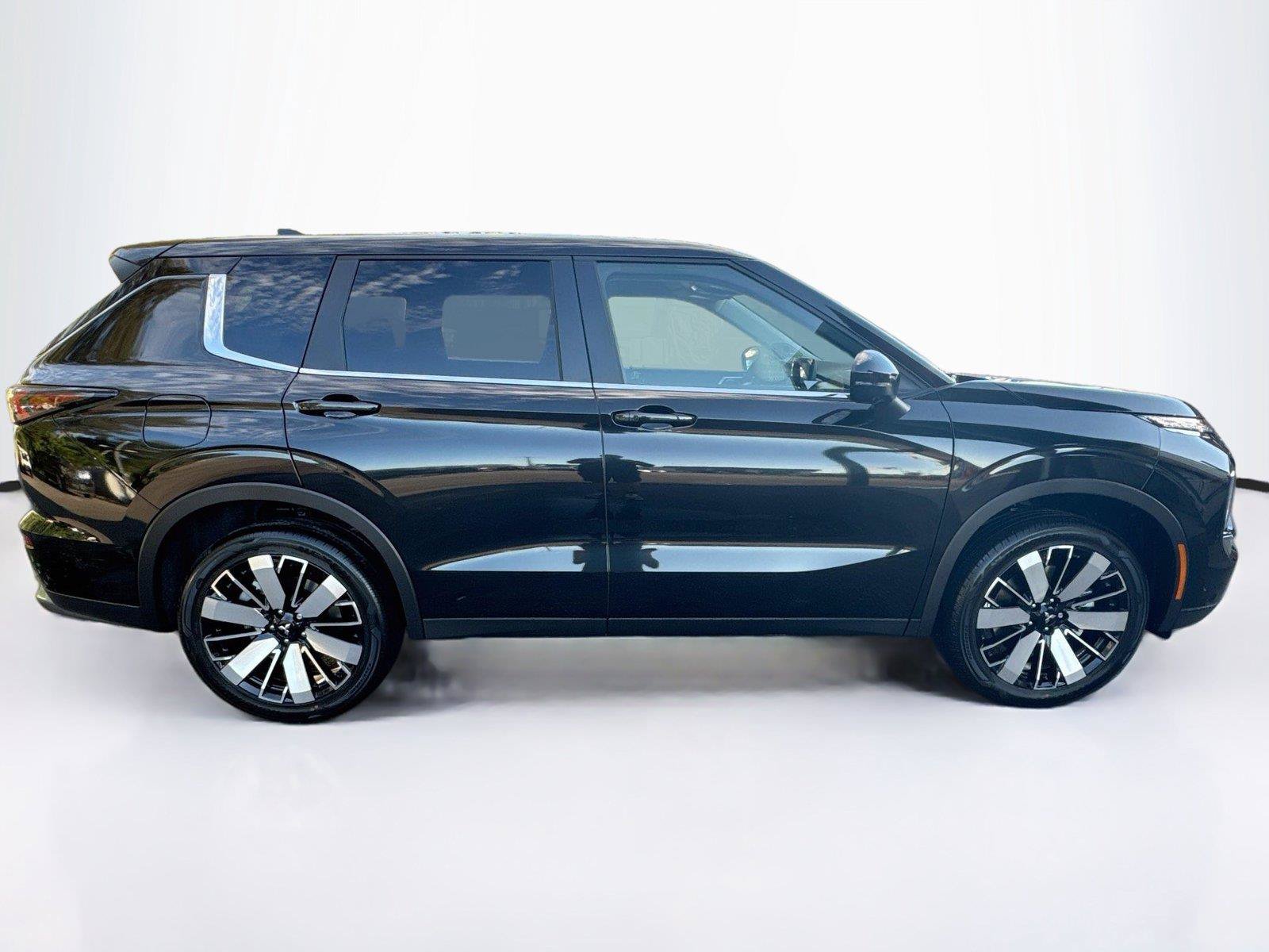 New 2026 Mitsubishi Outlander SE FWD image 6