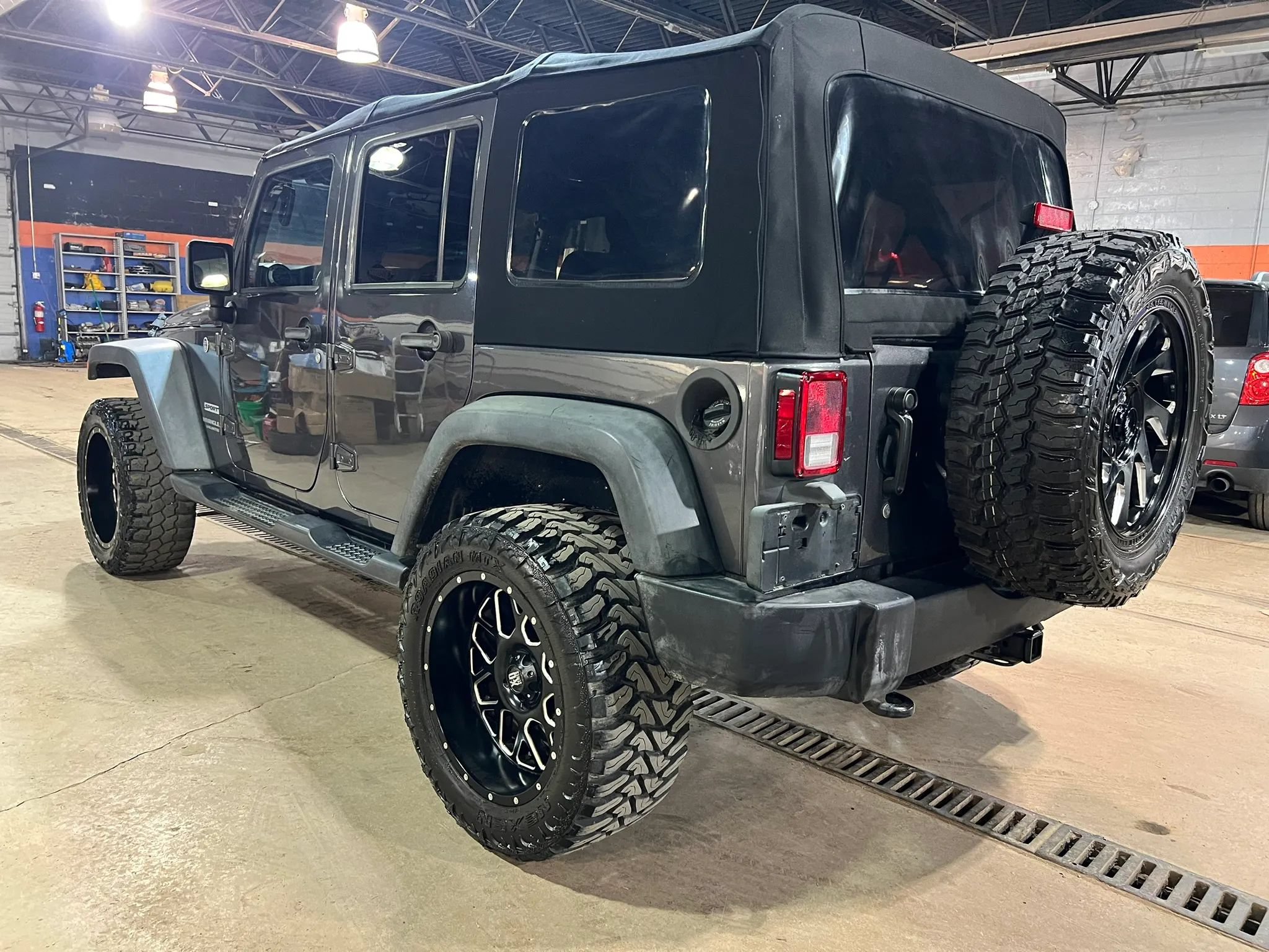 Used 2016 Jeep Wrangler Unlimited Sport AWD/4WD image 5