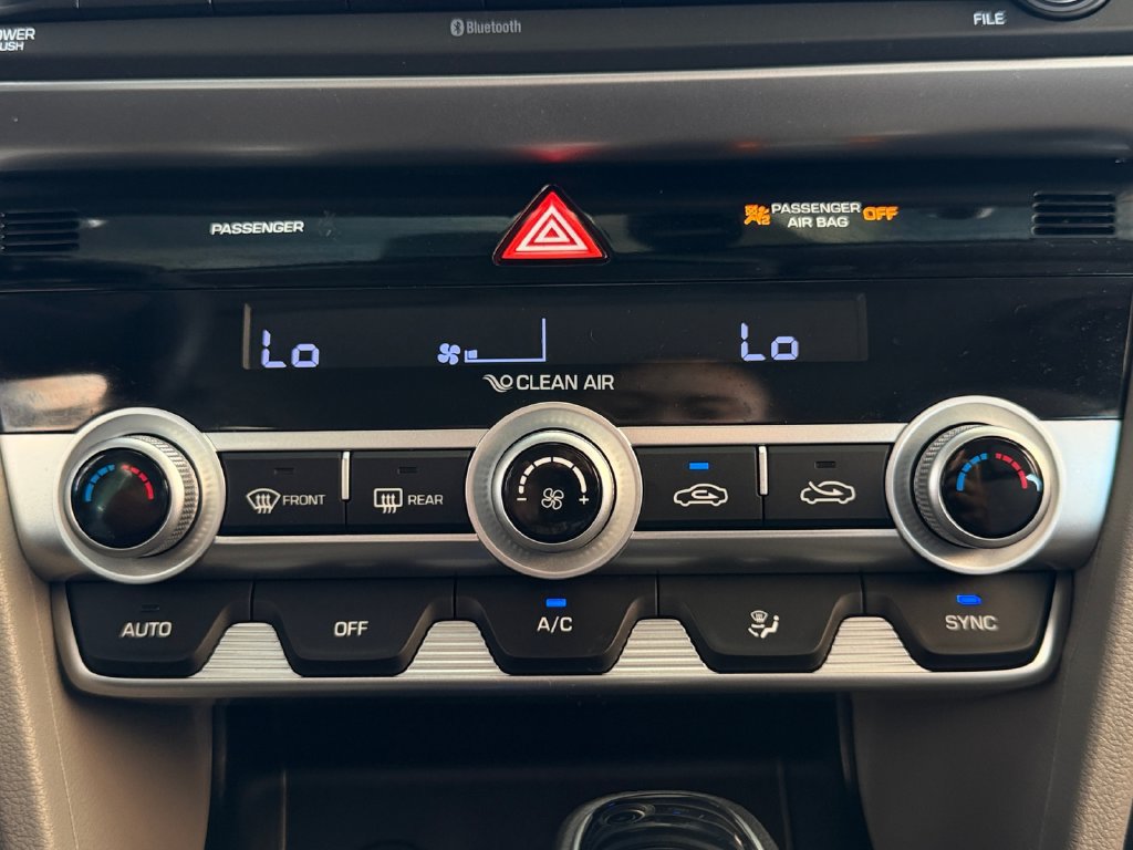 Used 2020 Hyundai Elantra SE FWD image 22