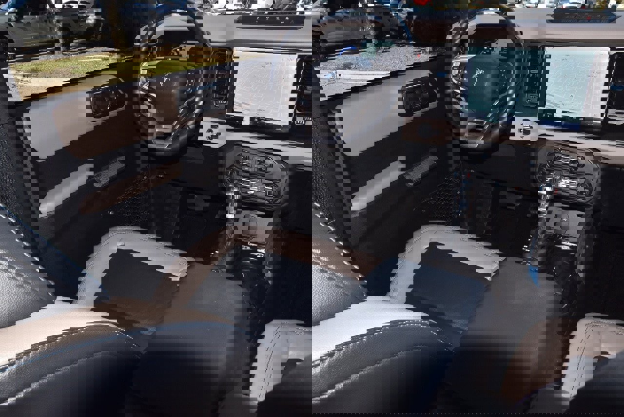 Used 2023 Ford Bronco Wildtrak image 15